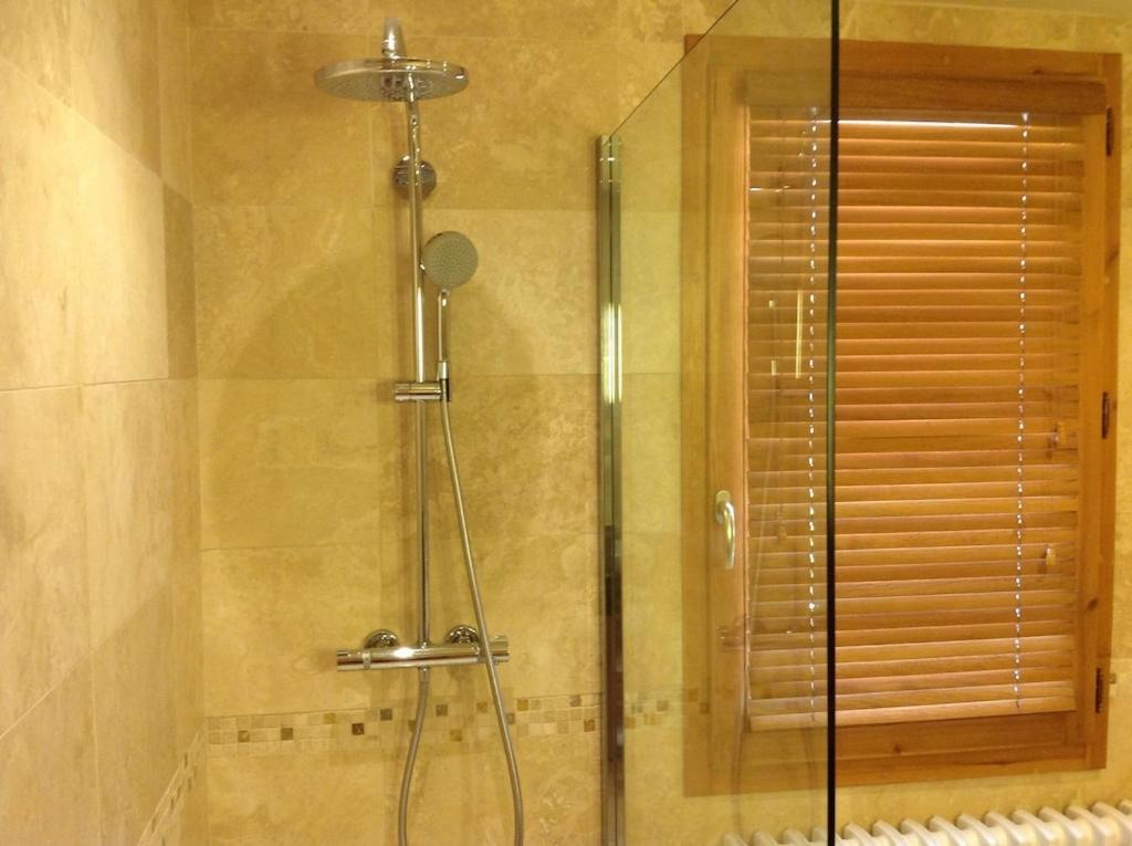 Spacious Ski Chalet In Traditional French Village, Sleeps 8, Four Star With Fibre Broadband Абонданс Екстериор снимка
