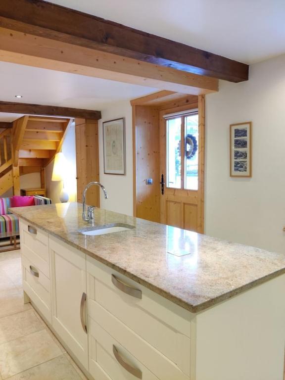 Spacious Ski Chalet In Traditional French Village, Sleeps 8, Four Star With Fibre Broadband Абонданс Екстериор снимка