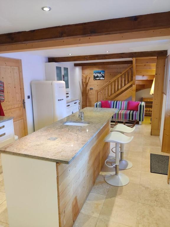 Spacious Ski Chalet In Traditional French Village, Sleeps 8, Four Star With Fibre Broadband Абонданс Екстериор снимка