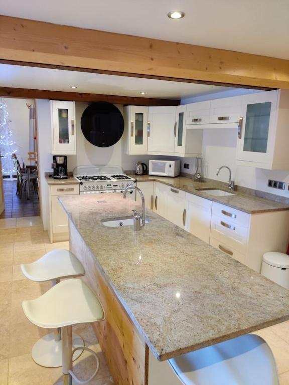 Spacious Ski Chalet In Traditional French Village, Sleeps 8, Four Star With Fibre Broadband Абонданс Екстериор снимка
